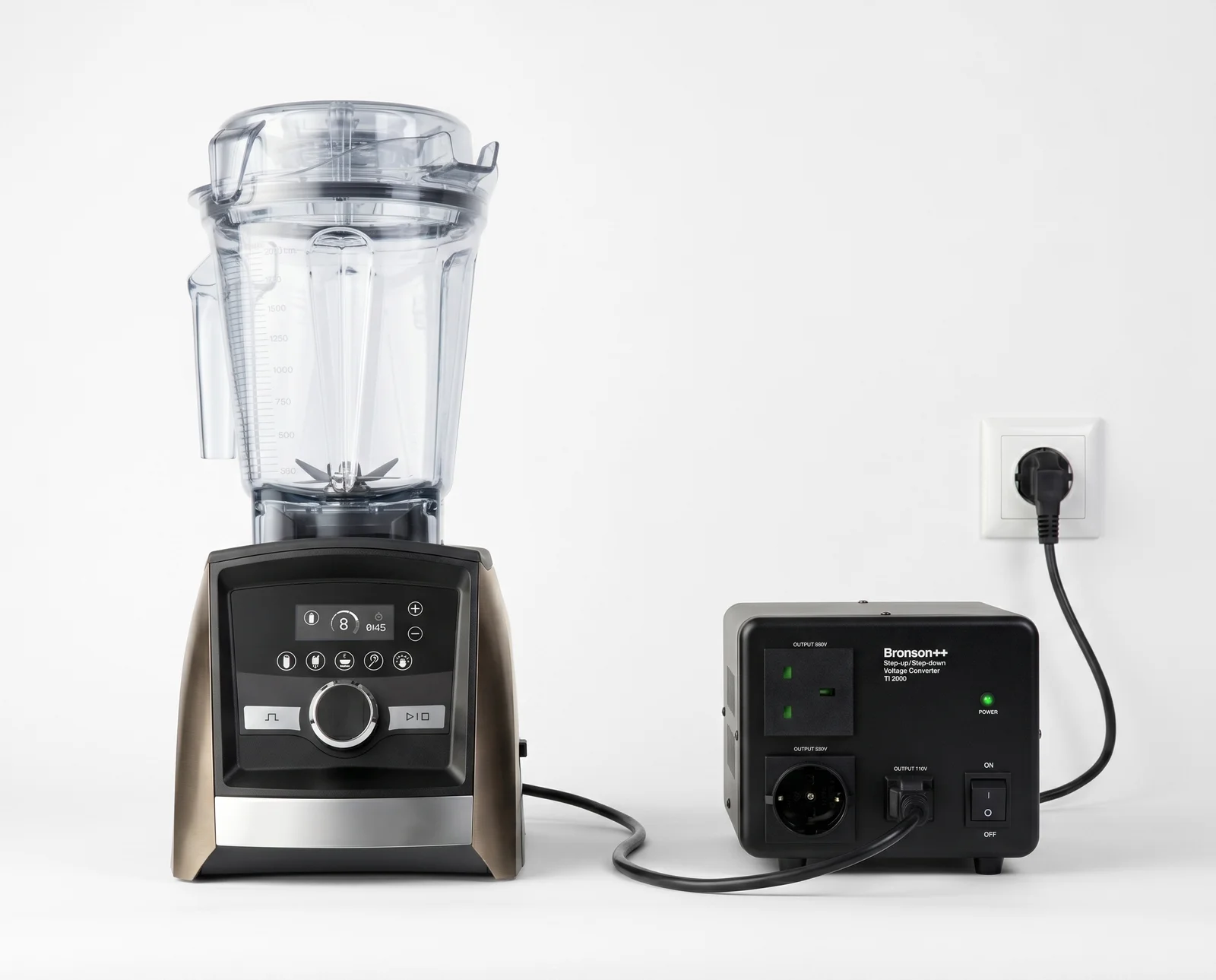 Bronson TI-2000 voltage converter powering a US Vitamix on European 230V